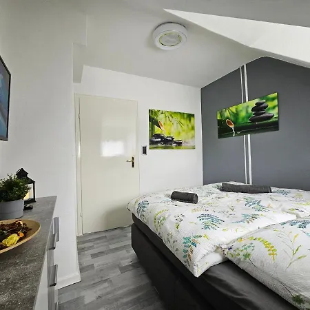 公寓 Exklusives Und Helles Dachgeschoss-apartment No 3 Im Zentrum Von Kassel, Schnelles 1gbit Internet, Geschirrspueler, Boxspringbetten *