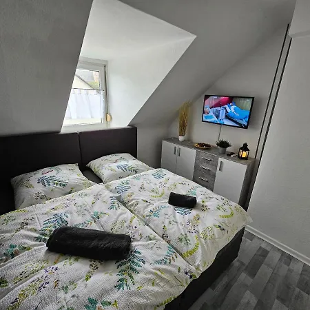 公寓 Exklusives Und Helles Dachgeschoss-apartment No 3 Im Zentrum Von Kassel, Schnelles 1gbit Internet, Geschirrspueler, Boxspringbetten