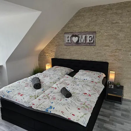 公寓 Exklusives Und Helles Dachgeschoss-apartment No 3 Im Zentrum Von Kassel, Schnelles 1gbit Internet, Geschirrspueler, Boxspringbetten