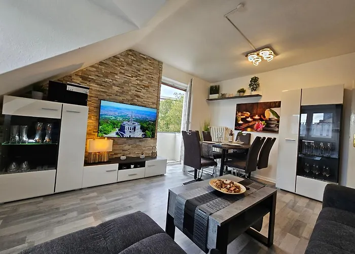 Exklusives Dachgeschoss-apartment: Zentral In Mit Highspeed-internet Kassel