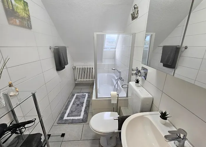 Exklusives Dachgeschoss-apartment: Zentral In Mit Highspeed-internet *