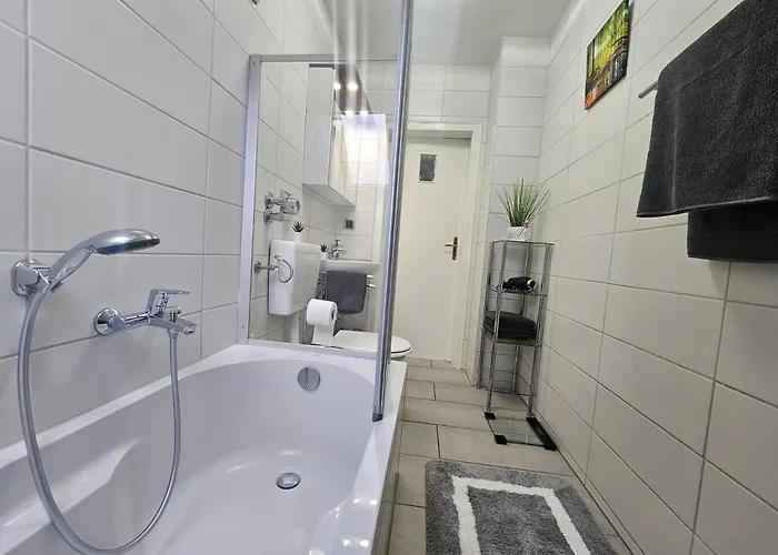 Exklusives Dachgeschoss-apartment: Zentral In Mit Highspeed-internet * Kassel