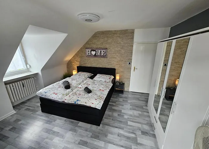 Exklusives Dachgeschoss-apartment: Zentral In Mit Highspeed-internet